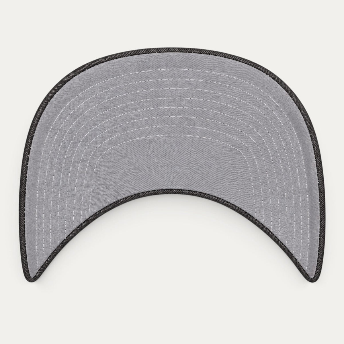 Detalle de la visera de la gorra AURENS Classic Grey / White
