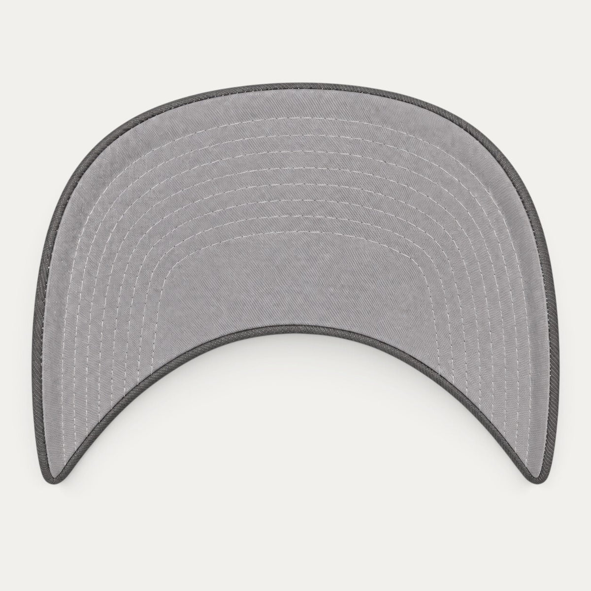 Detalle de la visera de la gorra AURENS Classic Light Grey / Black